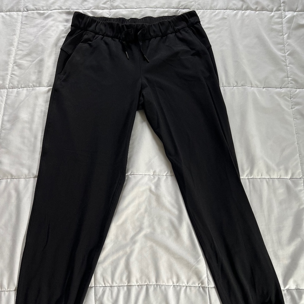 Lululemon on the Fly Jogger Size 8